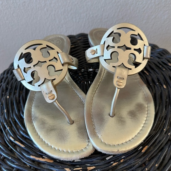 Tory Burch Large Emblem Metallic Sandals/ sz 9 - Picture 1 of 11